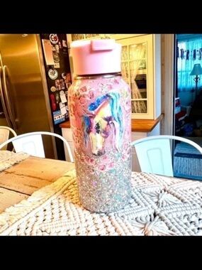 Absolutely Stunning Handmade Epoxy Glitter Horse Tumbler